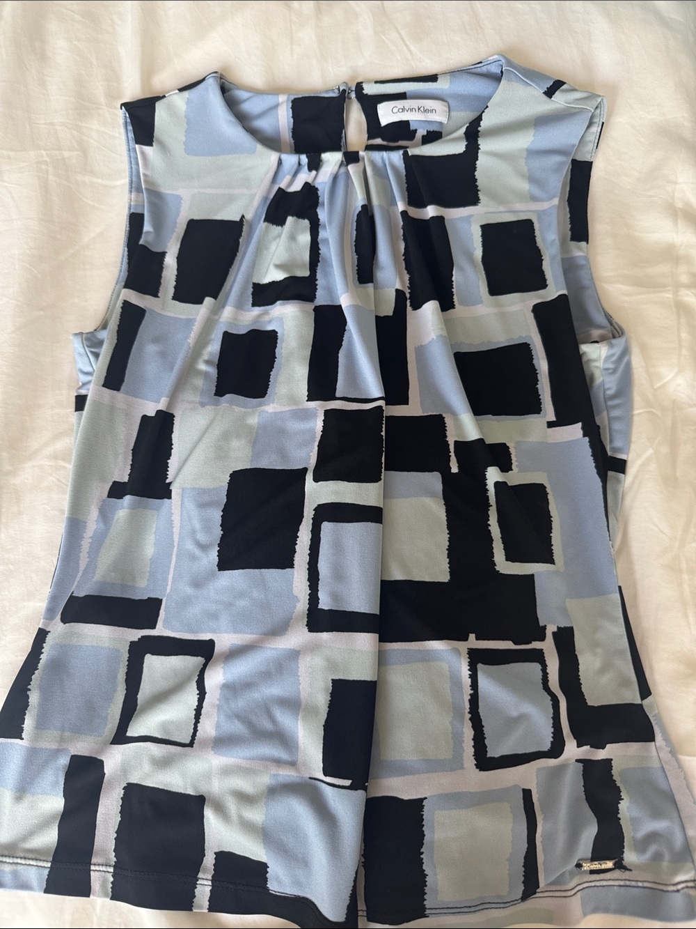 Calvin Klein Sleeveless Square-Print Shell Top in Light Blue & Black